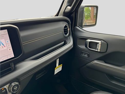 New 2024 Jeep Wrangler Unlimited Sahara w/ Technology Group AWD/4WD image 18