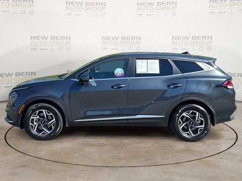 Used 2024 Kia Sportage LX FWD image 2