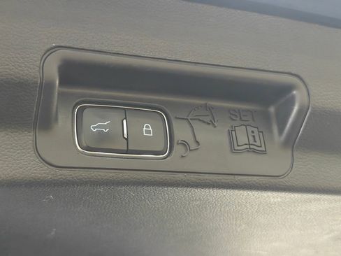 Used 2020 Ford Explorer XLT w/ Equipment Group 202A AWD/4WD image 35