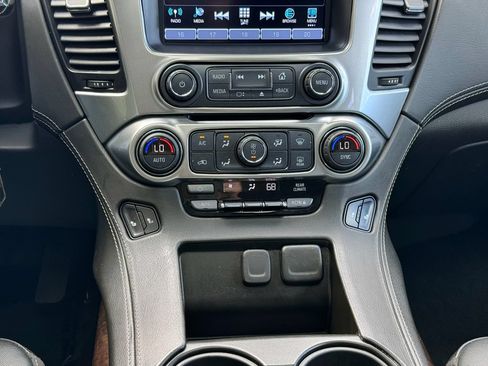 Used 2019 Chevrolet Suburban LT AWD/4WD image 34