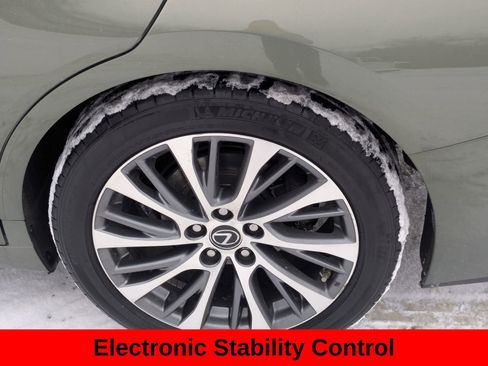 Used 2019 Lexus ES 350 350 w/ Premium Package image 11