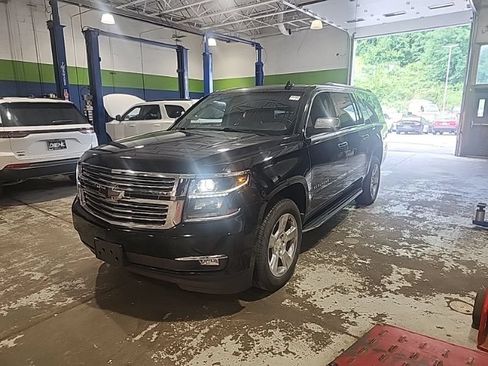 Used 2019 Chevrolet Suburban Premier AWD/4WD image 3