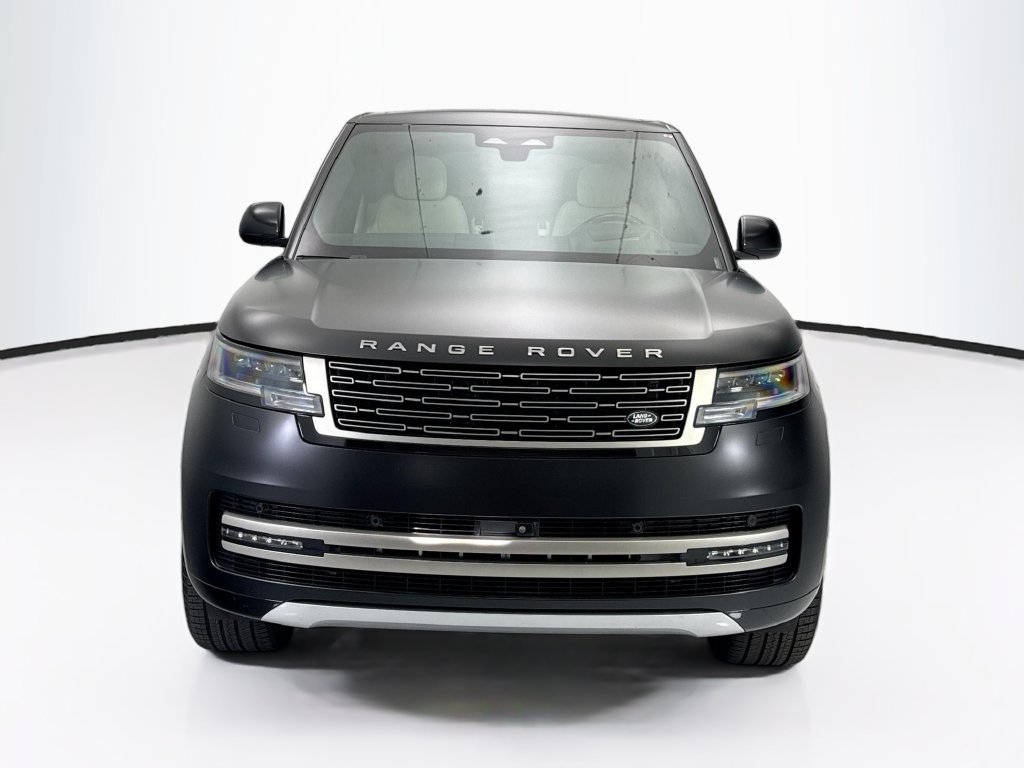 Used 2025 Land Rover Range Rover SE AWD/4WD image 2
