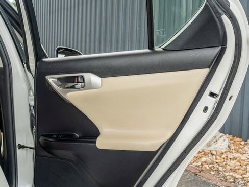 Used 2011 Lexus CT 200h Premium FWD image 36