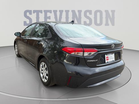Used 2021 Toyota Corolla LE FWD image 3