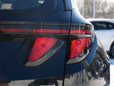 Used 2023 Hyundai Tucson SE image 17