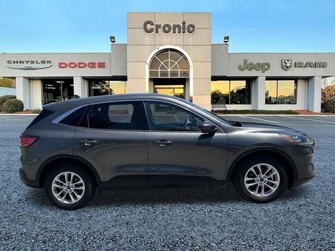 Used 2020 Ford Escape SE FWD image 2