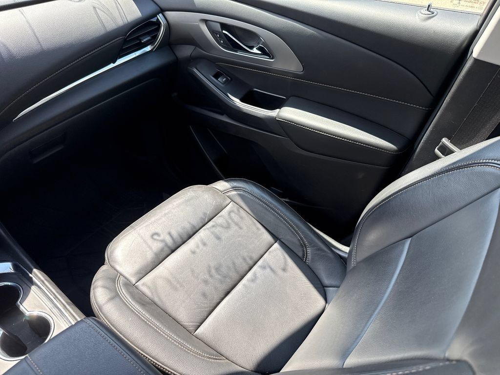 Used 2020 Chevrolet Traverse LT FWD image 14