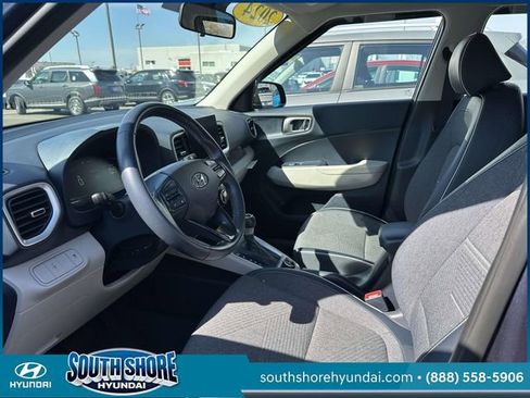 Certified 2024 Hyundai Venue Limited image 15