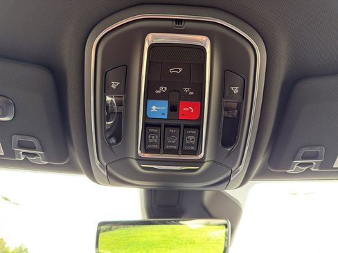 New 2025 Jeep Grand Cherokee Limited w/ Luxury Tech Group II AWD/4WD image 25