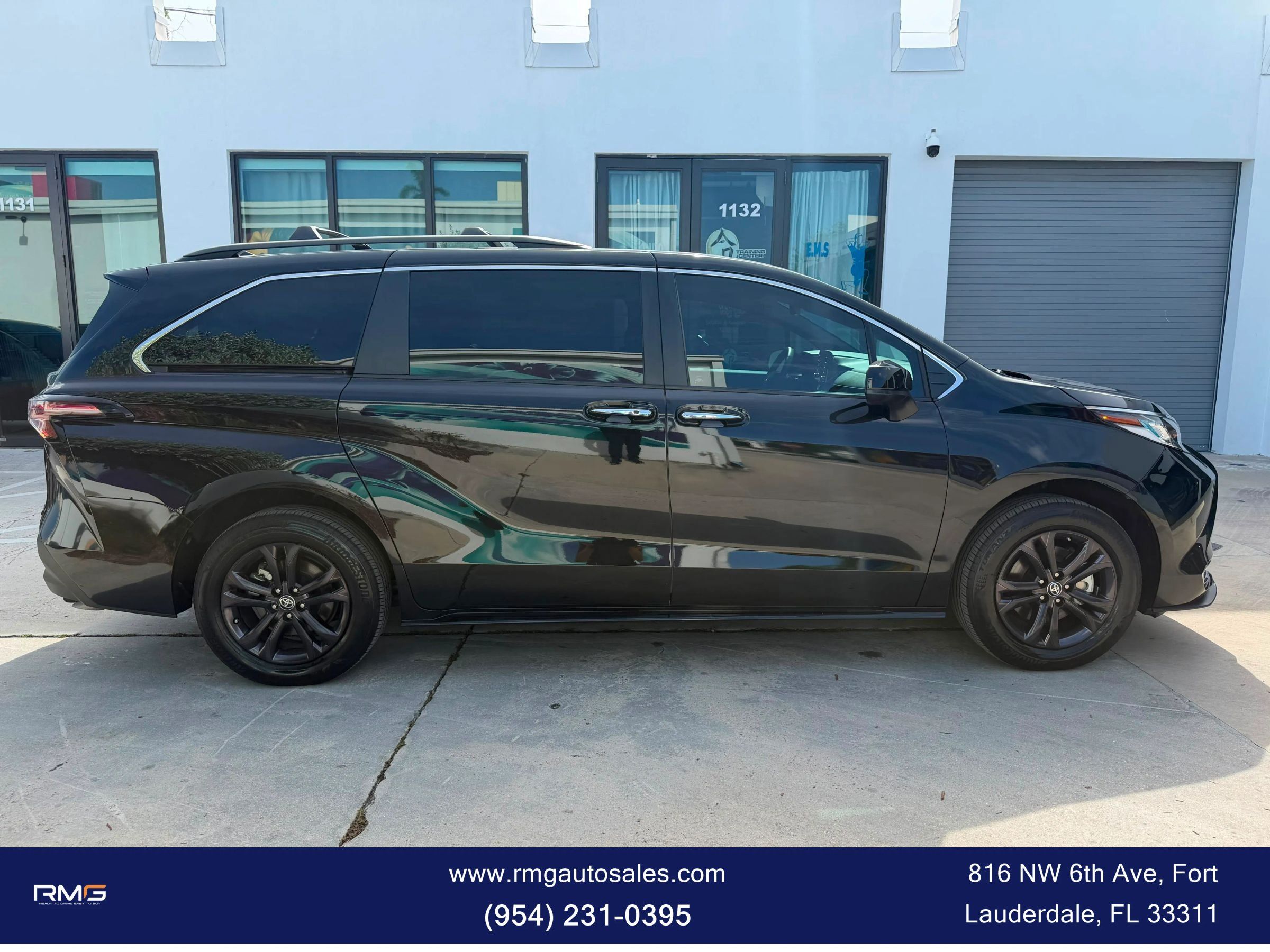 Used 2024 Toyota Sienna XLE Woodland Edition AWD/4WD image 13