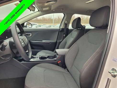 New 2025 Kia K4 LX image 8