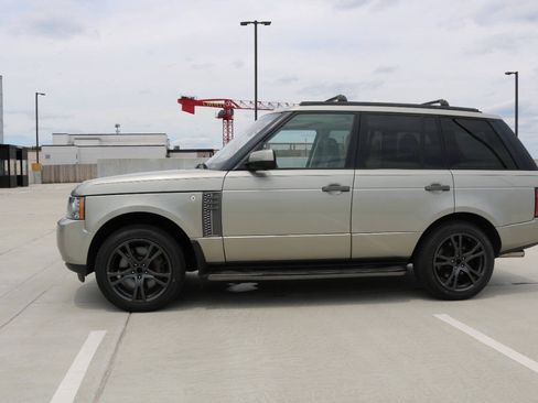 Used 2010 Land Rover Range Rover Supercharged AWD/4WD image 12
