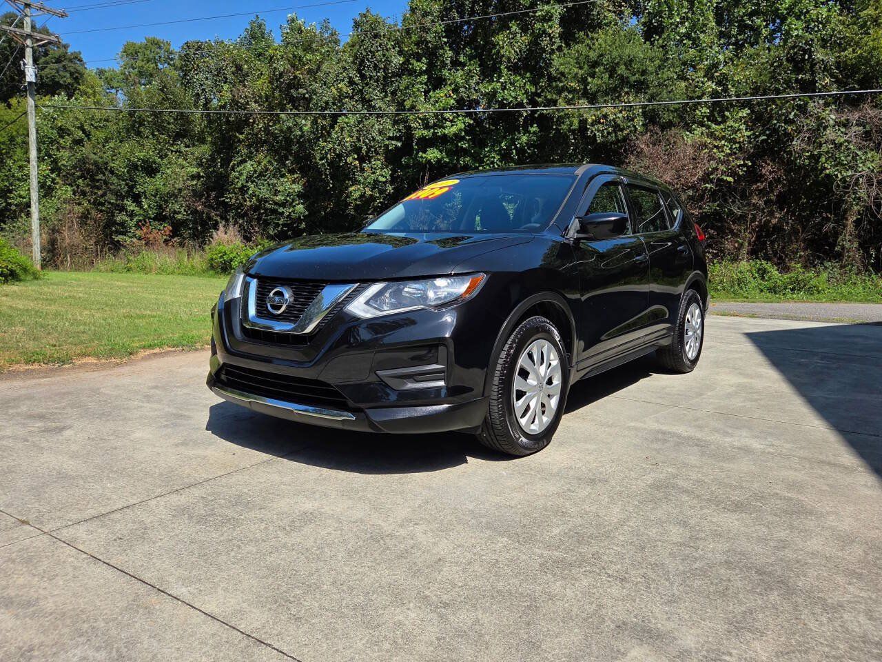 Used 2017 Nissan Rogue S FWD image 1
