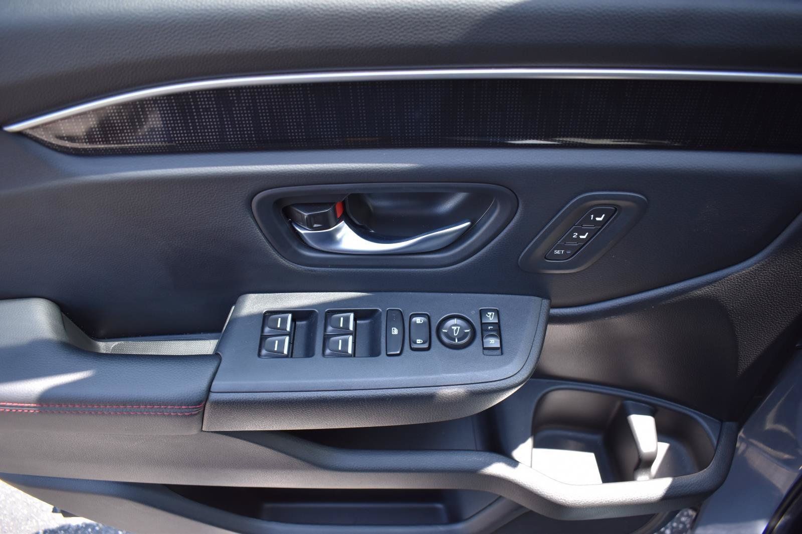 Used 2025 Honda Pilot Black Edition image 25