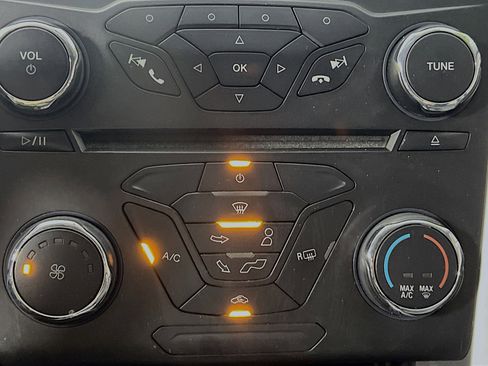 Used 2016 Ford Fusion SE w/ Equipment Group 201A image 25