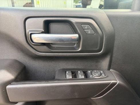 Used 2022 Chevrolet Silverado 2500 Custom w/ Custom Value Package AWD/4WD image 4