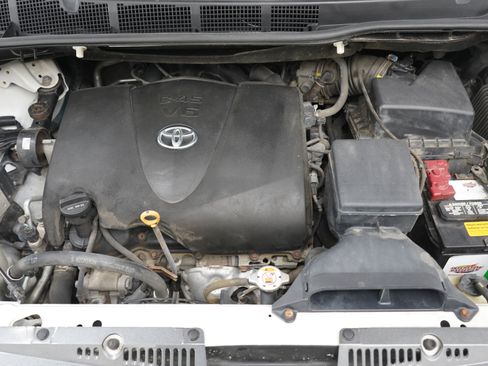 Used 2019 Toyota Sienna XLE Premium AWD/4WD image 33