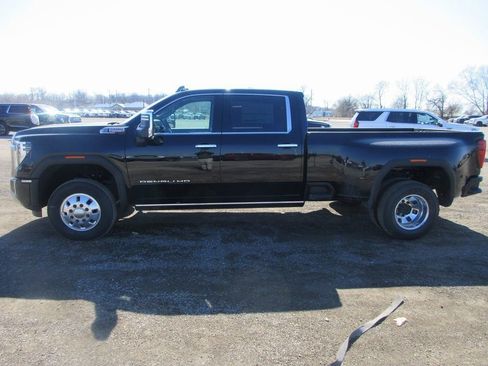 New 2026 GMC Sierra 3500 Denali w/ Denali Reserve Package AWD/4WD image 9