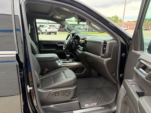 Used 2023 Chevrolet Silverado 1500 LTZ AWD/4WD image 22