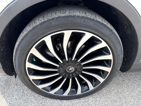 Used 2023 Lincoln Nautilus Black Label AWD/4WD image 4