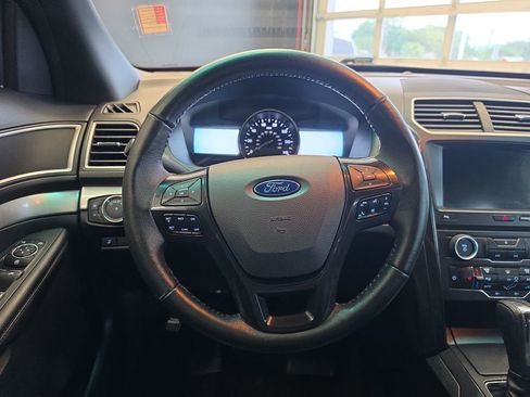 Used 2017 Ford Explorer XLT w/ Equipment Group 202A FWD image 21