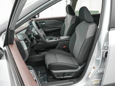 Used 2023 Nissan Rogue SV AWD/4WD image 11