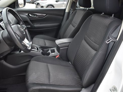 Used 2019 Nissan Rogue SV w/ Sun & Sound Touring Package image 21