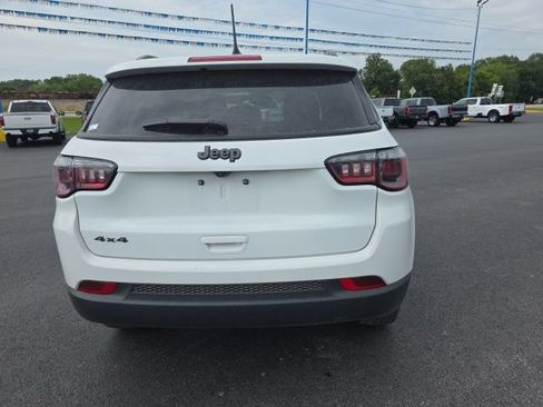 Used 2025 Jeep Compass Latitude w/ Convenience Group AWD/4WD image 6