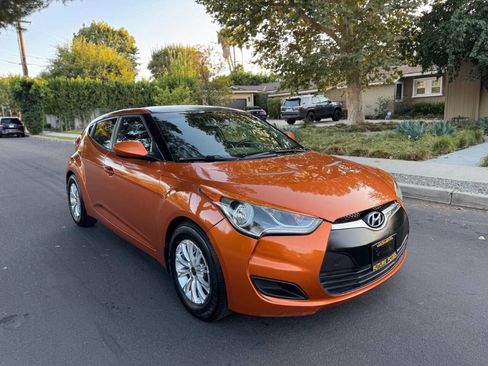 Used 2012 Hyundai Veloster image 4
