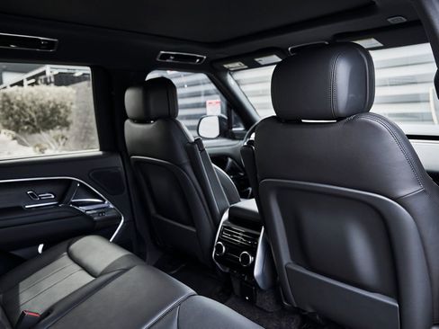 Used 2025 Land Rover Range Rover SE AWD/4WD image 37