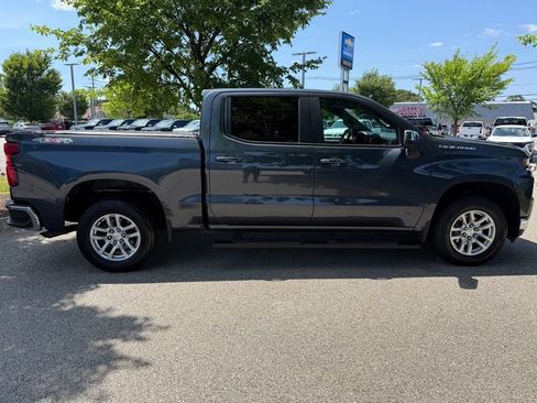 Used 2022 Chevrolet Silverado 1500 LT AWD/4WD image 6