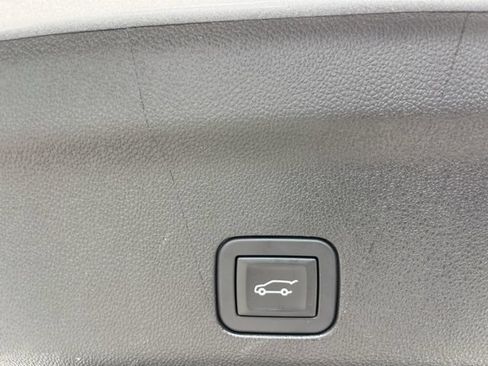 Used 2025 Chevrolet Tahoe Premier RWD image 8