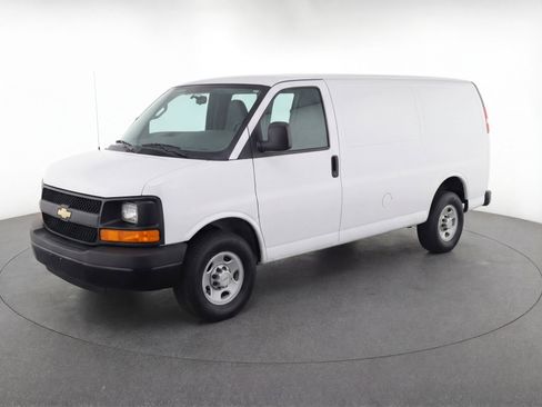 Used 2025 Chevrolet Express 3500 LT w/ LT Preferred Equipment Group RWD image 3