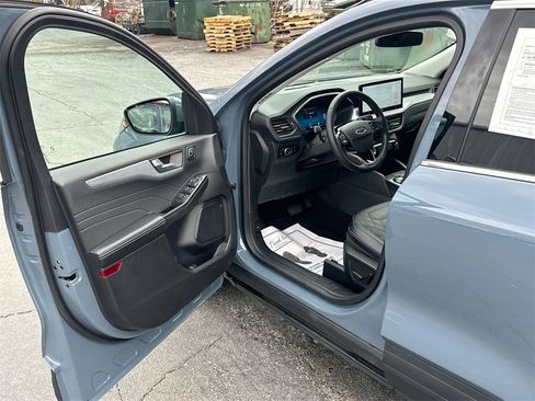 Used 2024 Ford Escape SE w/ PHEV Premium Package image 13