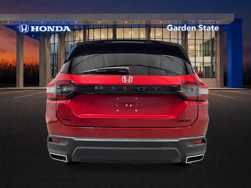 Used 2025 Honda Pilot Sport image 4