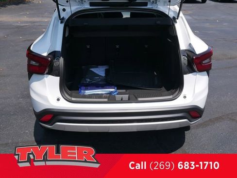 New 2025 Chevrolet Trax LT image 19