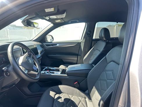 Used 2024 Volkswagen Atlas Cross Sport SE FWD image 39