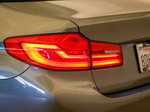 Used 2018 BMW 540i RWD image 12