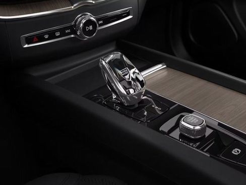 New 2026 Volvo XC60 B5 Plus w/ Protection Package Premier image 11