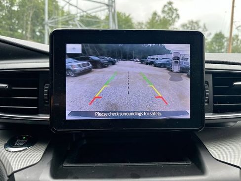 Used 2020 Ford Explorer XLT w/ Equipment Group 202A AWD/4WD image 16