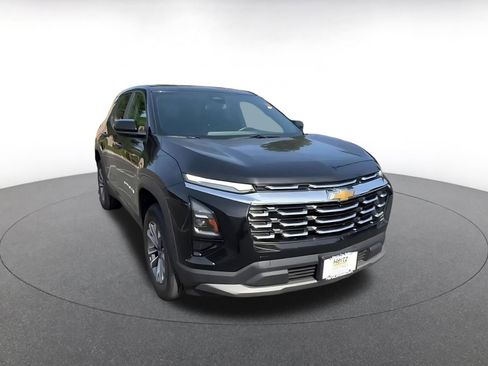Used 2025 Chevrolet Equinox LT FWD image 3