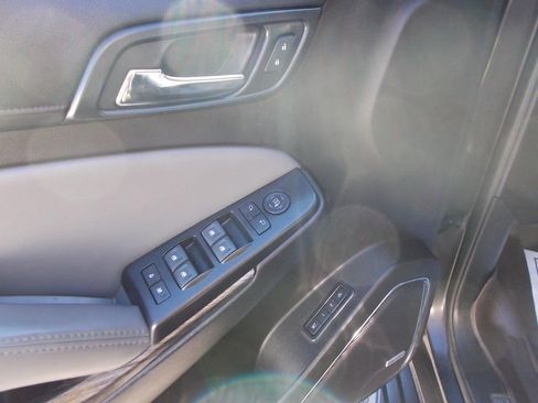 Used 2018 Chevrolet Suburban LT image 20