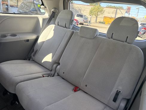 Used 2014 Toyota Sienna LE image 5