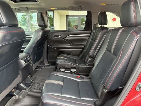 Used 2019 Toyota Highlander SE AWD/4WD image 19