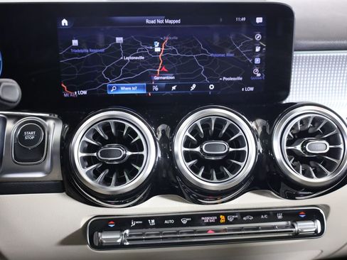 Used 2023 Mercedes-Benz EQB 300 4MATIC image 19