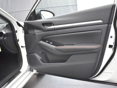 New 2025 Nissan Altima 2.5 SR image 25