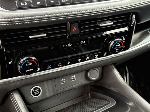 Used 2023 Nissan Rogue SL w/ SL Premium Package FWD image 24