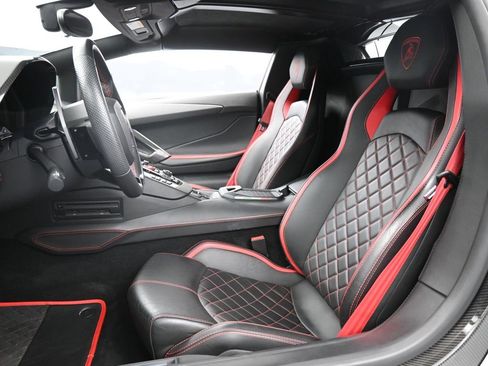 Used 2019 Lamborghini Aventador S image 5