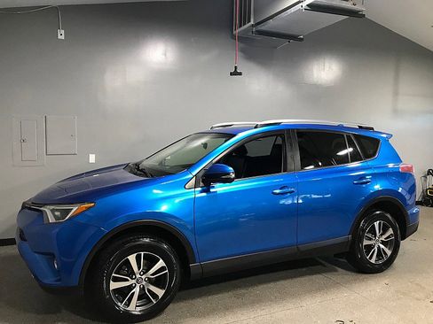 Used 2018 Toyota RAV4 XLE FWD image 7